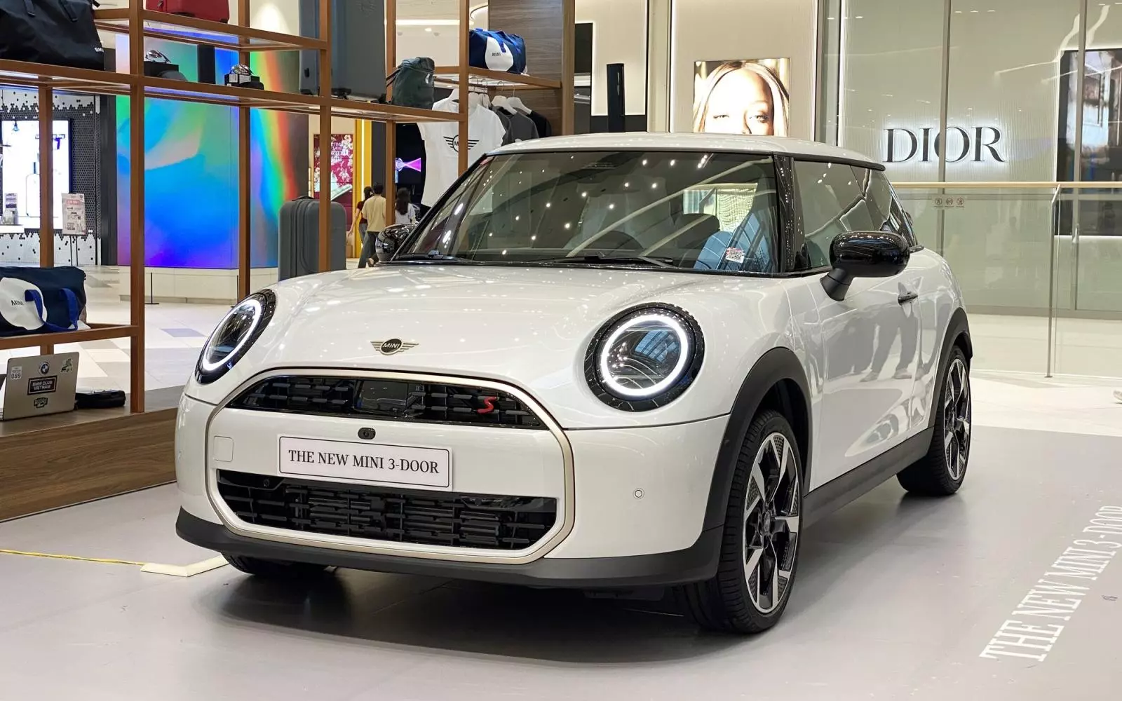 Giá xe MINI Cooper 3 cửa mới nhất tại Việt Nam Giá xe MINI Cooper 3 cửa mới nhất tại Việt Nam.