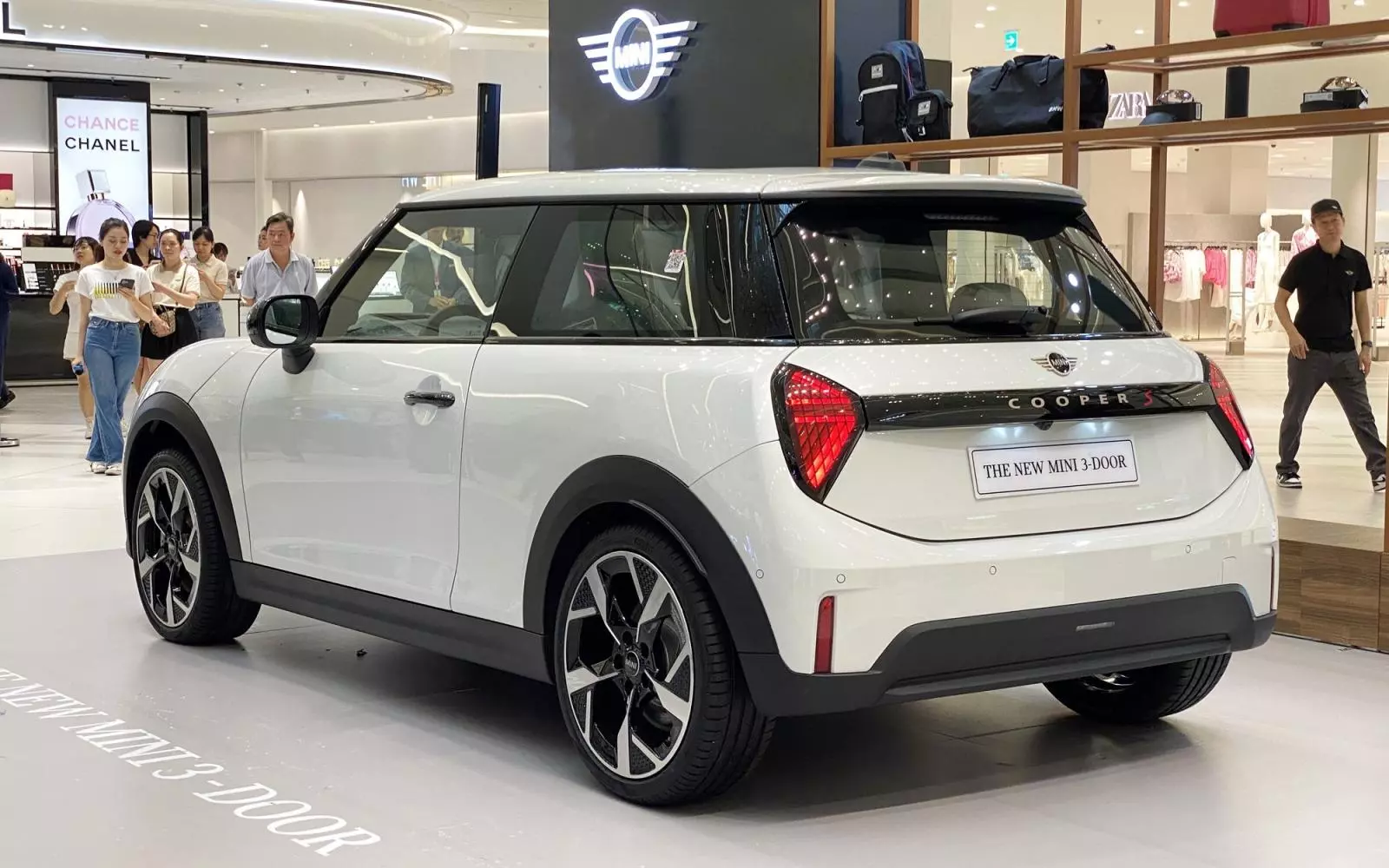 Vận hành MINI Cooper 3 cửa Vận hành MINI Cooper 3 cửa.