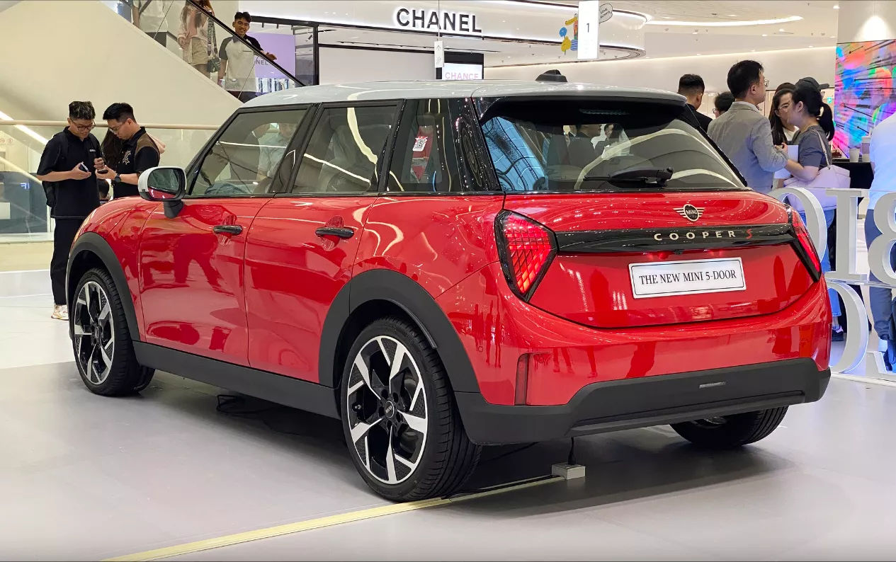 Giá xe MINI Cooper S 5 cửa Giá xe MINI Cooper S 5 cửa.