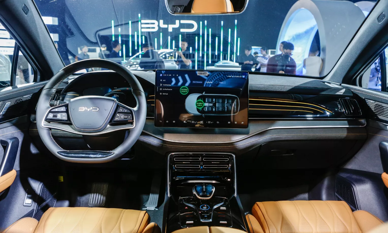 Không gian nội thất của BYD Sealion 8 được thiết kế sang trọng và hiện đại với nhiều trang bị cao cấp.