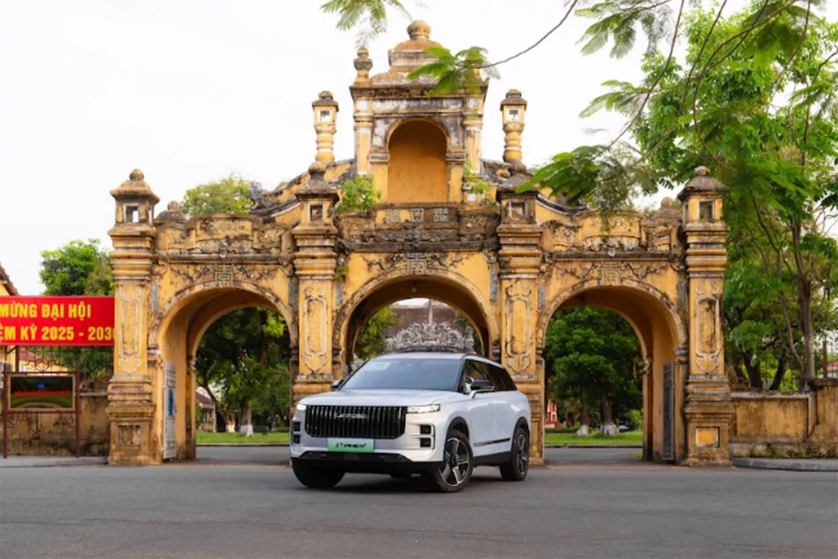 J7 PHEV là mẫu xe đầu tiên của OMODA&JAECOO được trang bị công nghệ Super Hybrid System 1