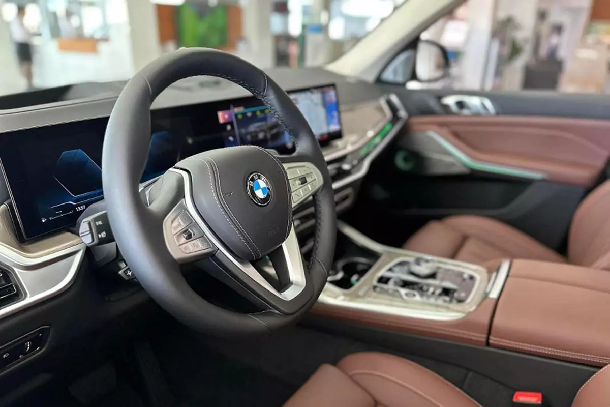 BMW X7 sở hữu khoang nội thất rộng rãi, tiện nghi. BMW X7 sở hữu khoang nội thất rộng rãi, tiện nghi. 1