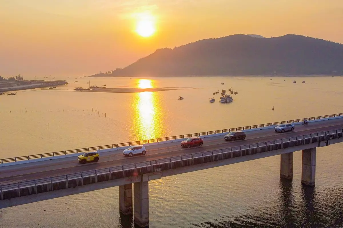 So sánh chi phí sử dụng ô tô xăng và ô tô điện, xe nào tiết kiệm hơn?
