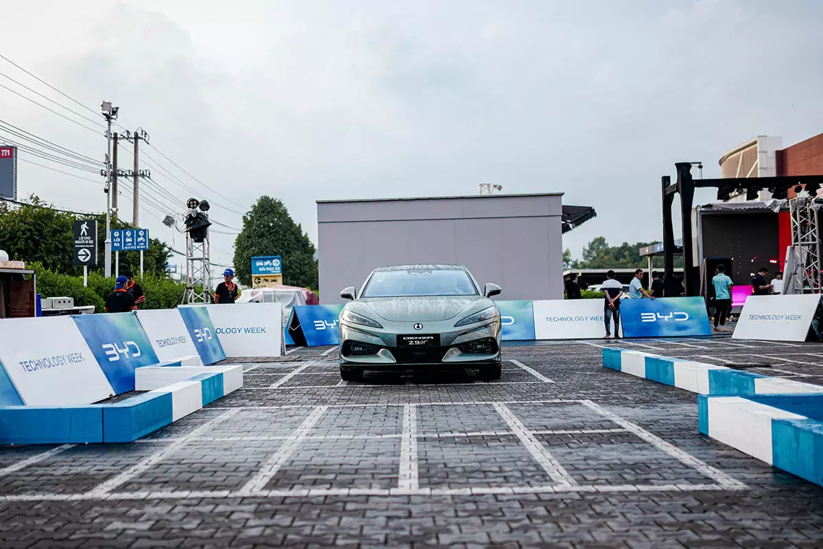 BYD Denza Z9GT BYD Denza Z9GT 1