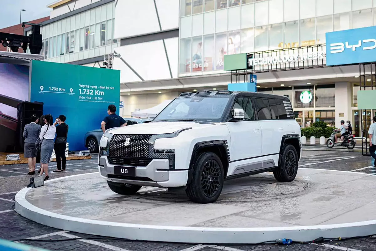 Hai mẫu xe BYD mới toanh về nước, sự chú ý đổ dồn vào siêu xe điện có tên Denza Z9GT, Hai mẫu xe BYD mới toanh về nước, sự chú ý đổ dồn vào siêu xe điện có tên Denza Z9GT 2