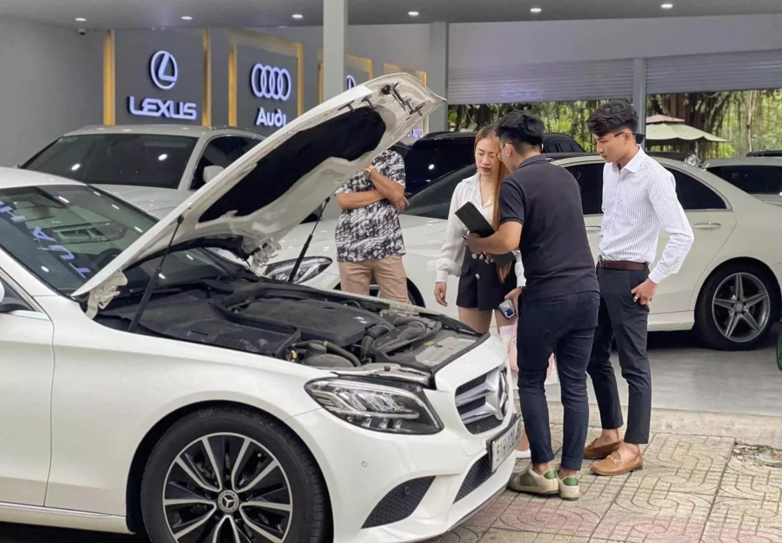 Tìm hiểu kỹ lịch sử xe.