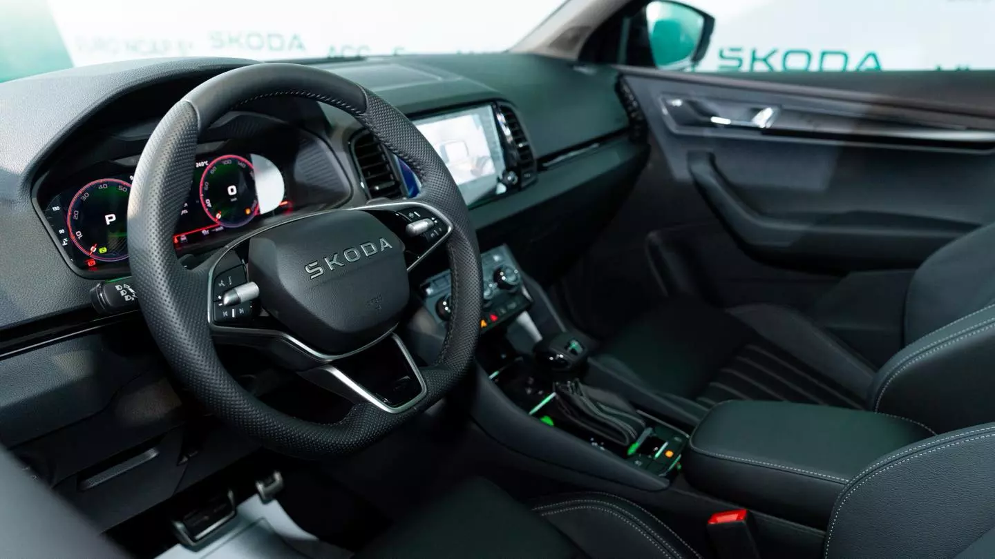 Vô-lăng xe Skoda Karoq.
