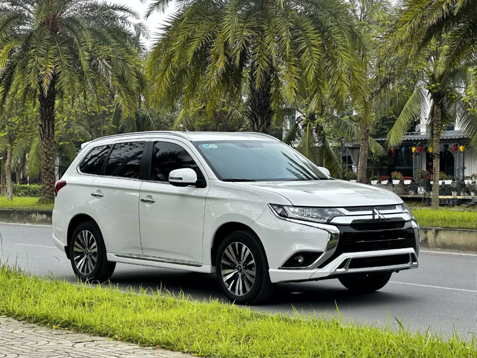 Mitsubishi Outlander.