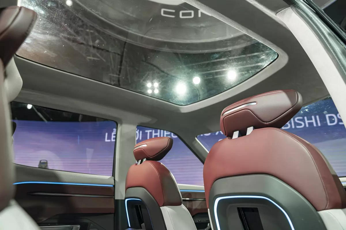 Cửa sổ trời panorama trên Mitsubishi DST Concept Cửa sổ trời panorama trên Mitsubishi DST Concept .