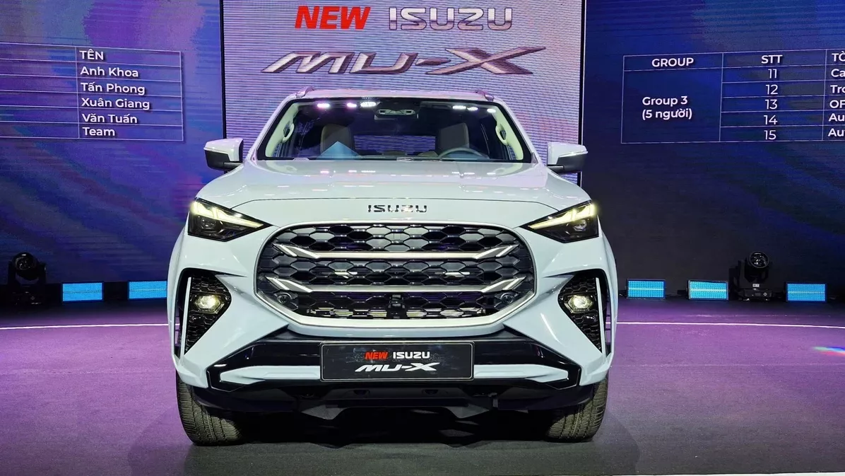 Khu vực phía trước xe Isuzu mu-X 2025.