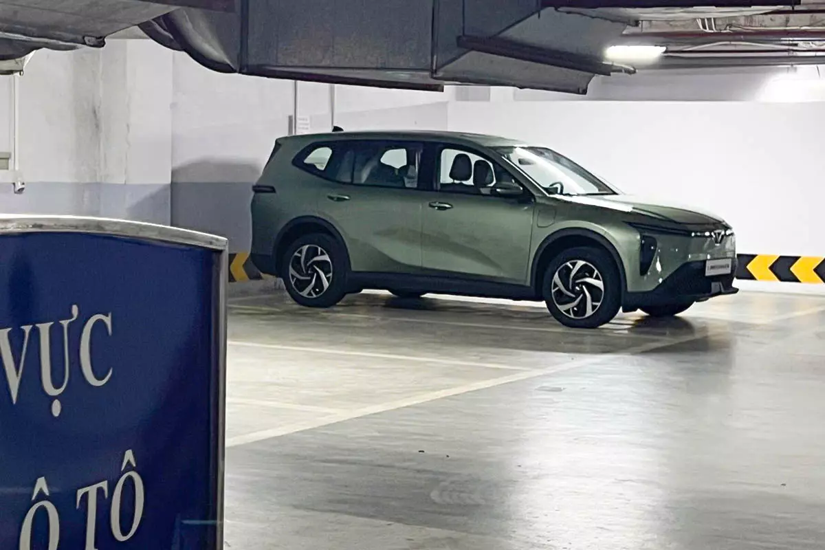 Limo Green - MPV điện 7 chỗ của VinFast lộ diện ngoài đời thực 1