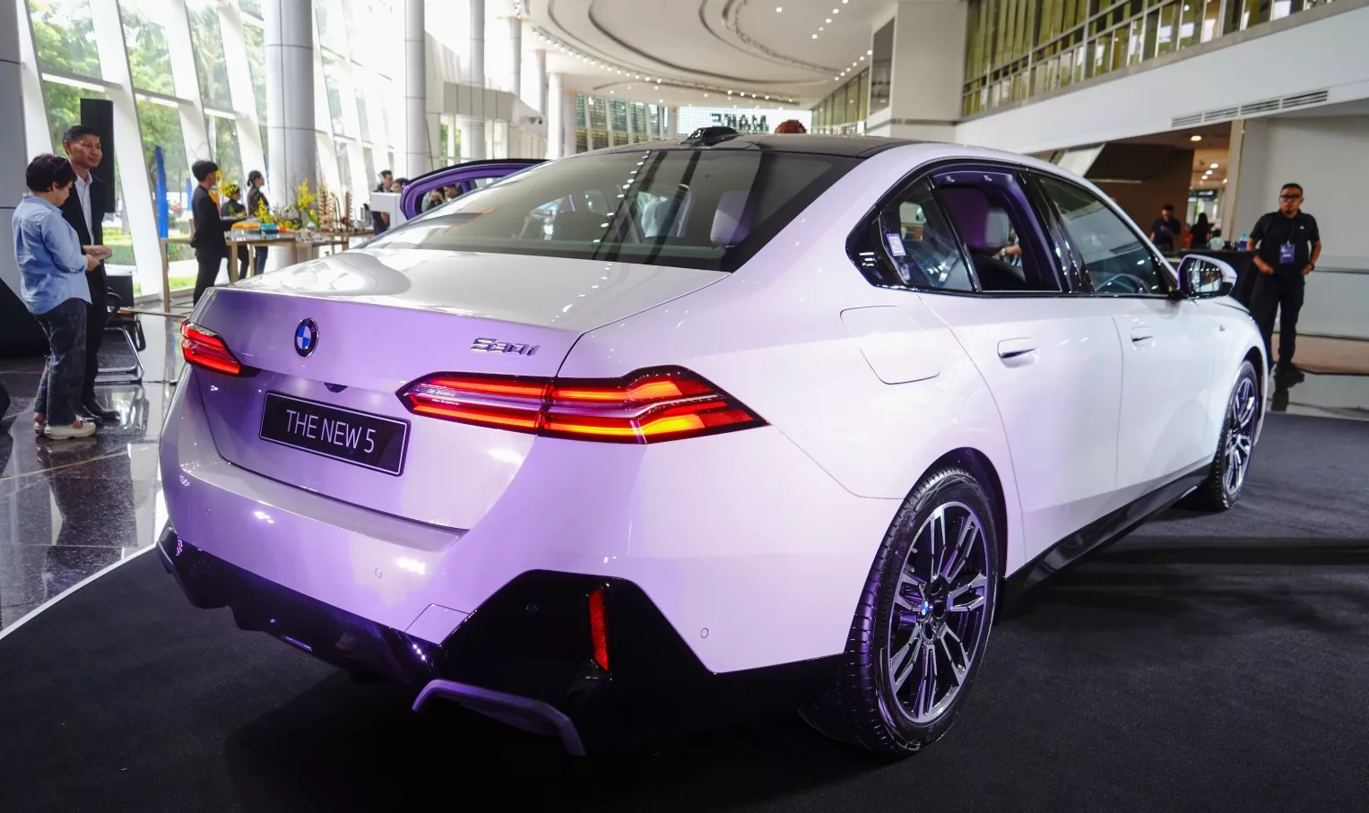 Đèn hậu xe BMW 530i M Sport.