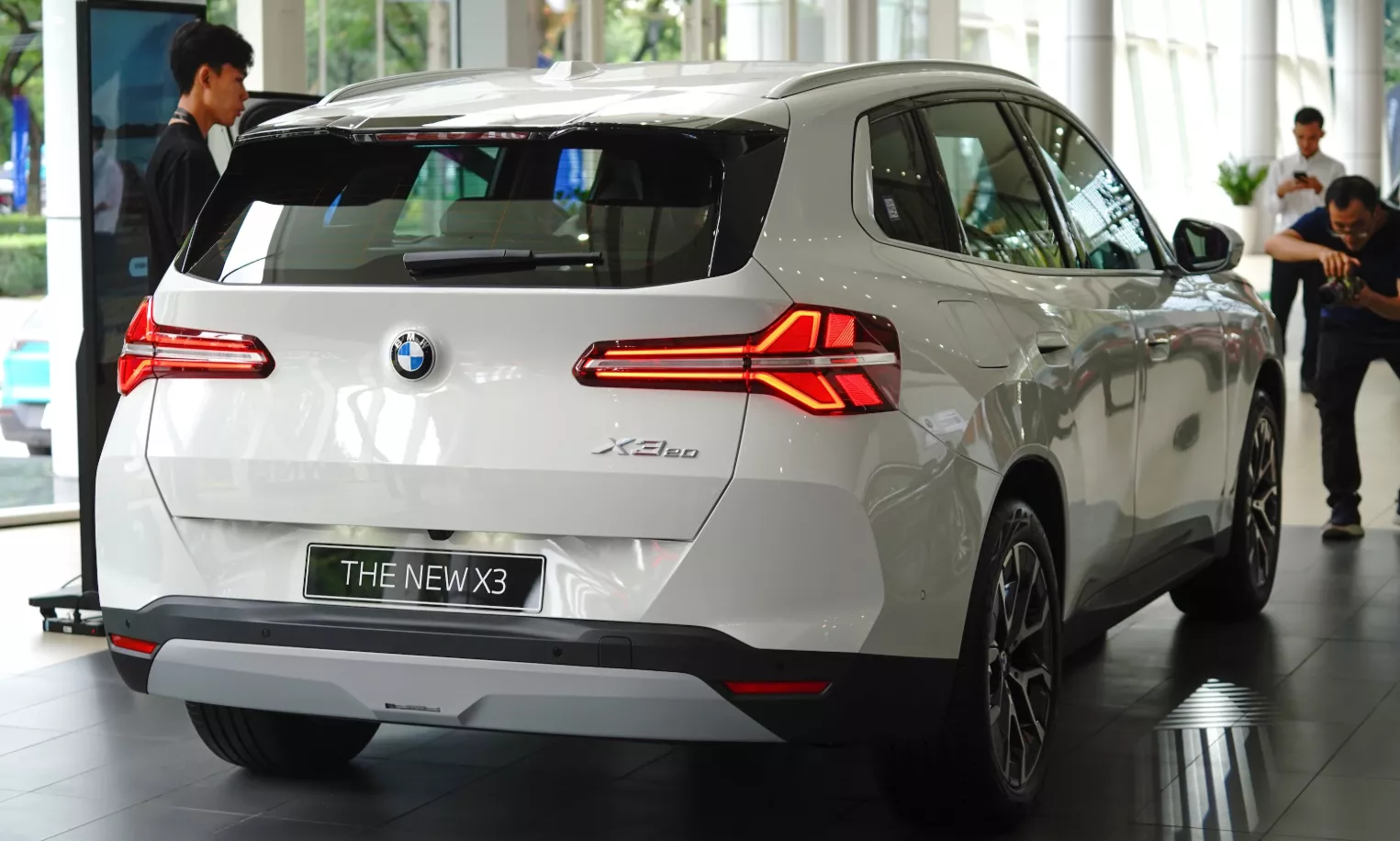 Đèn hậu xe BMW X3 .