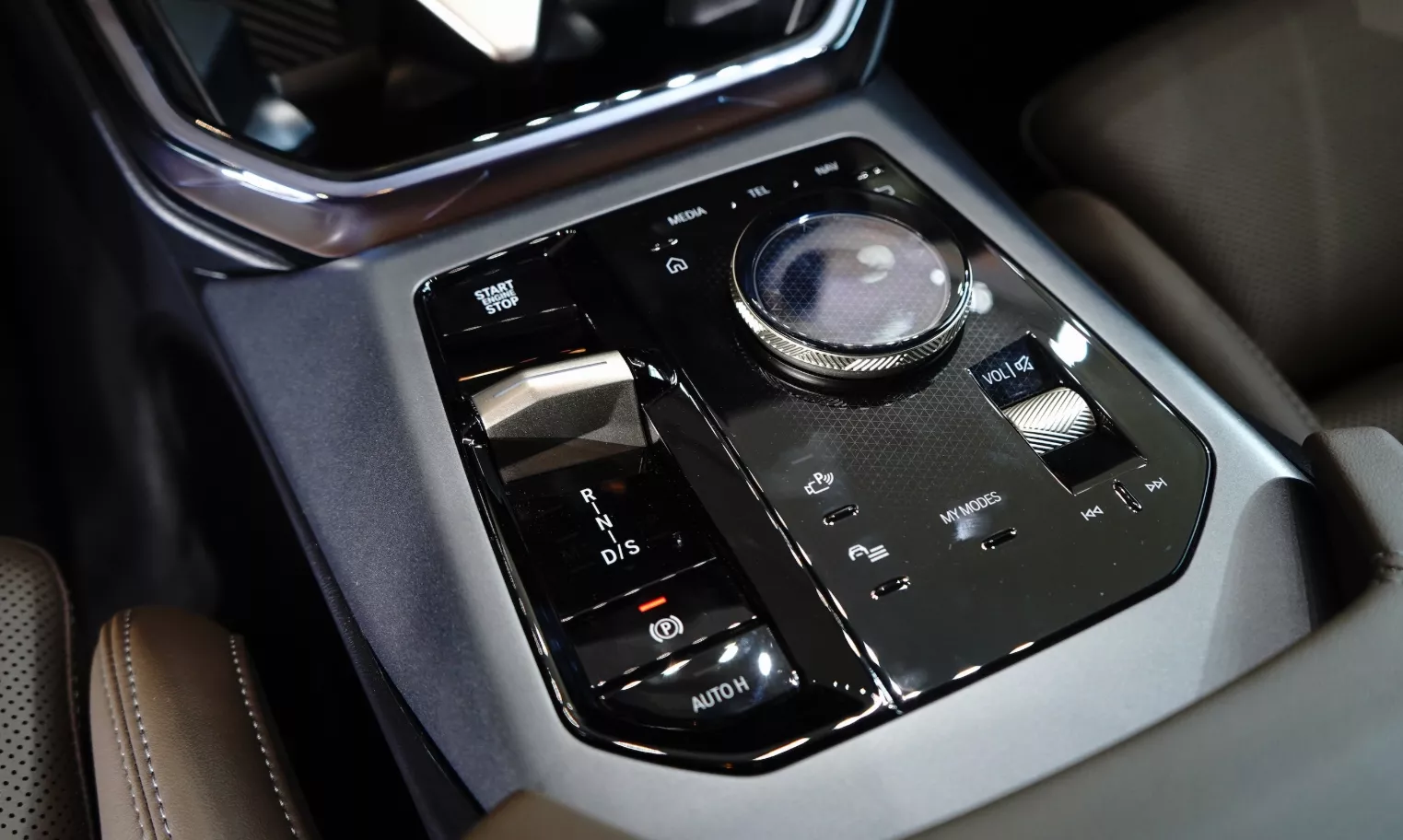 Cần số điện tử trên xe BMW X3 .