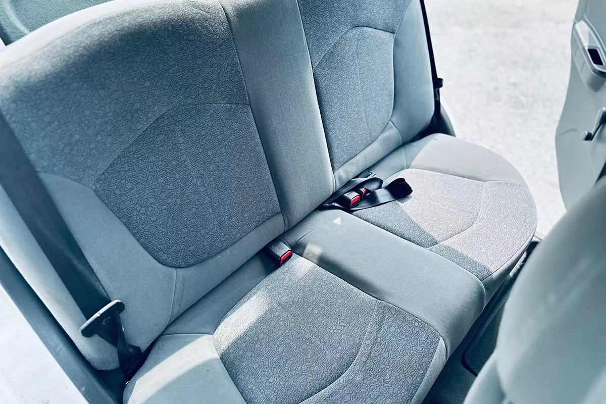 Hàng ghế sau trên xe Daewoo Matiz Hàng ghế sau trên xe Daewoo Matiz a2