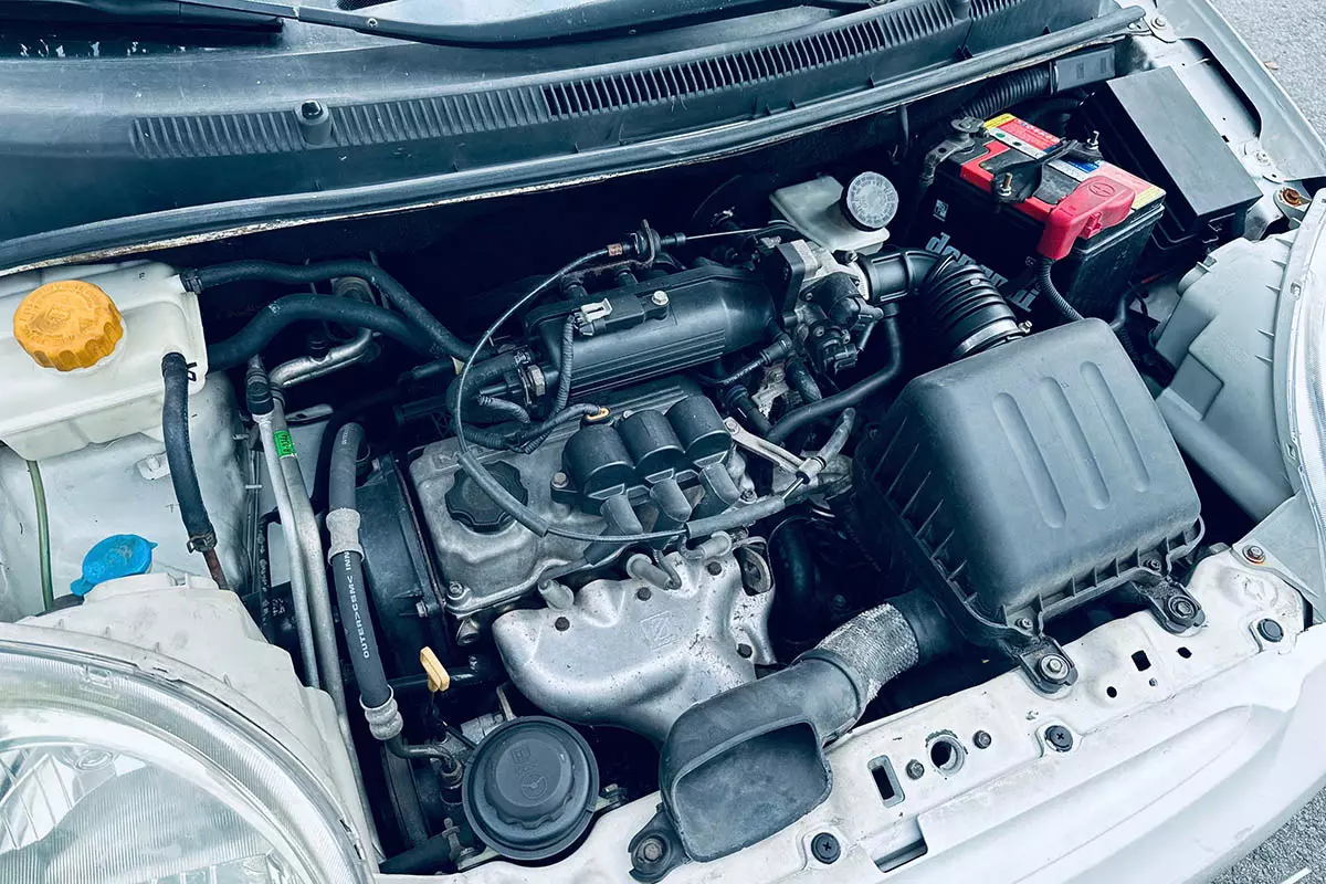Khối động cơ 0,8L 3 xi-lanh trên xe chỉ phù hợp di chuyển trong nội đô. Khối động cơ 0,8L 3 xi-lanh trên xe chỉ phù hợp di chuyển trong nội đô. 1