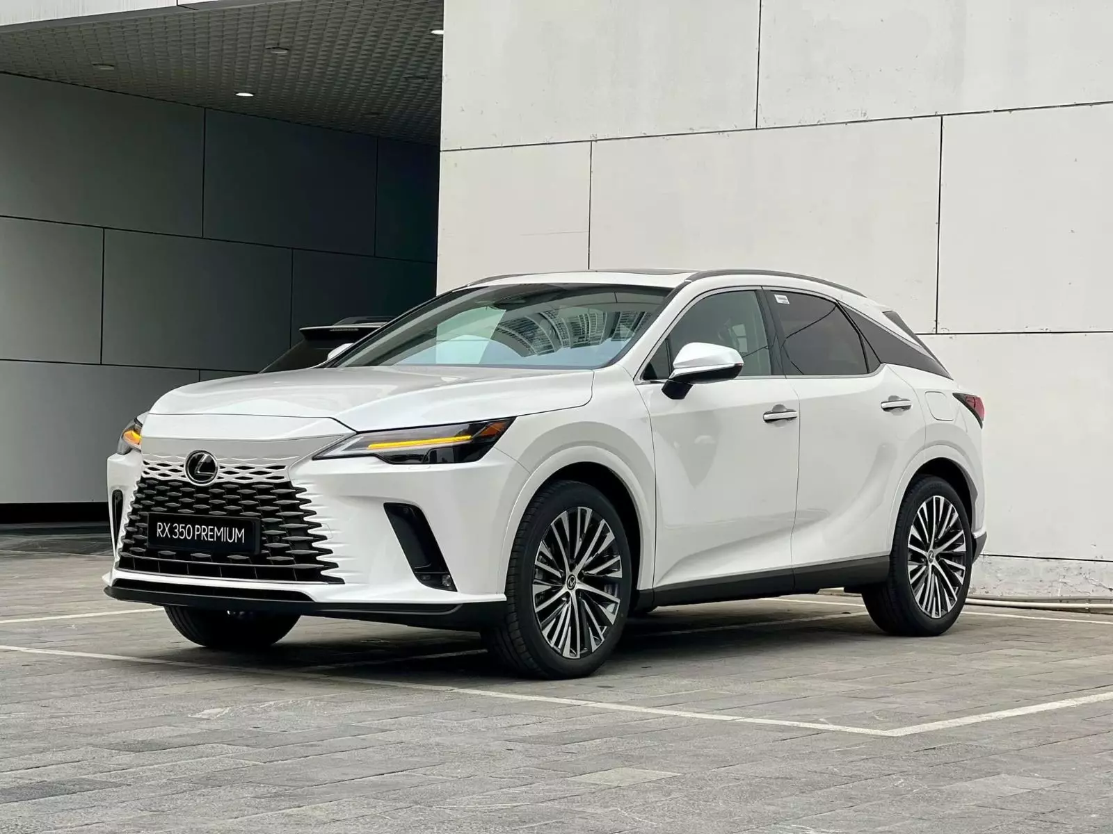 Giá xe Lexus RX 350 cập nhất mới nhất tại Việt Nam.