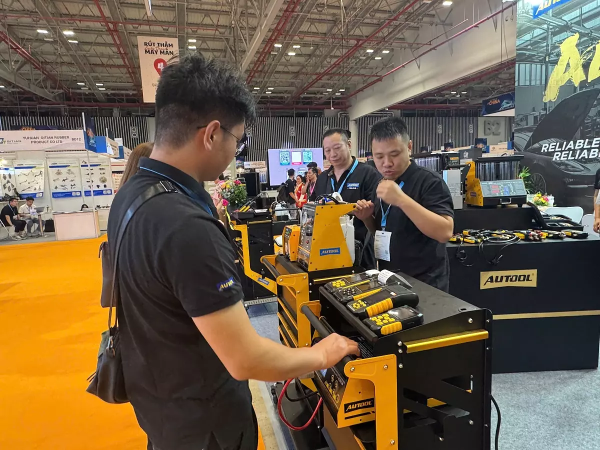 Hơn 980 gian hàng từ các thương hiệu hàng đầu thế giới sẽ trưng bày tại sảnh A và B của SECC Hơn 980 gian hàng từ các thương hiệu hàng đầu thế giới sẽ trưng bày tại sảnh A và B của SECC.