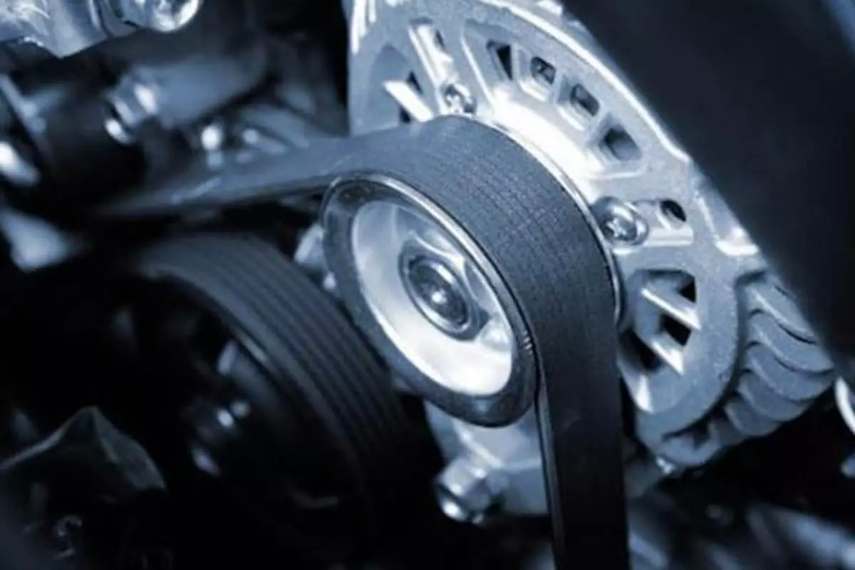 Dây đai truyền động điều phối hoạt động các hệ thống phụ trợ của động cơ. 1