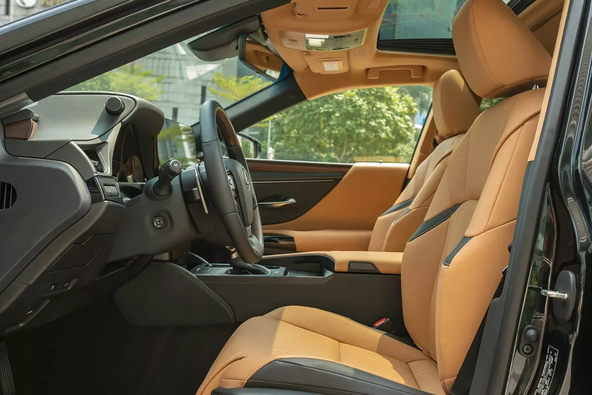 Ghế ngồi xe Lexus ES 250 1
