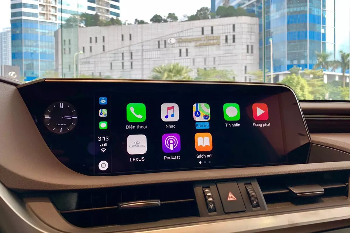 Màn hình giải trí trên xe Lexus ES 250 1