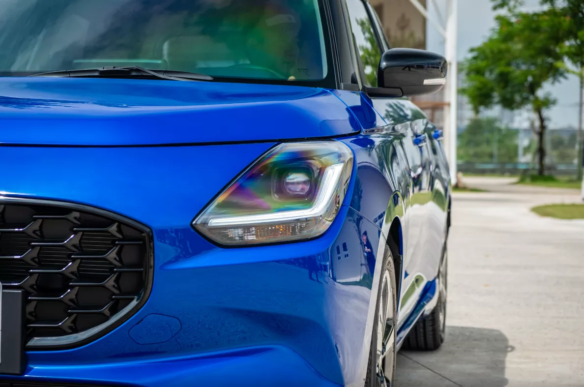 Đèn chiếu sáng trước xe Suzuki Swift thế hệ mới .