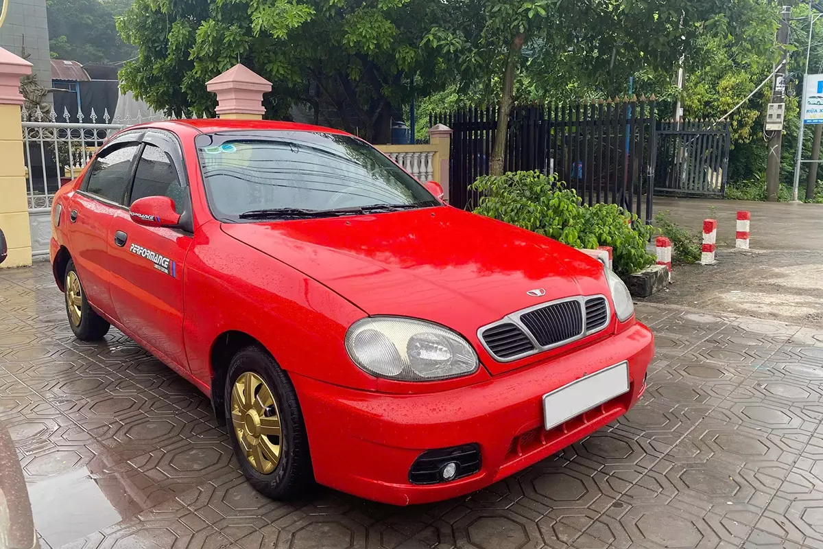 Daewoo Lanos cũng nhận được sự quan tâm lớn trên sàn xe cũ 1