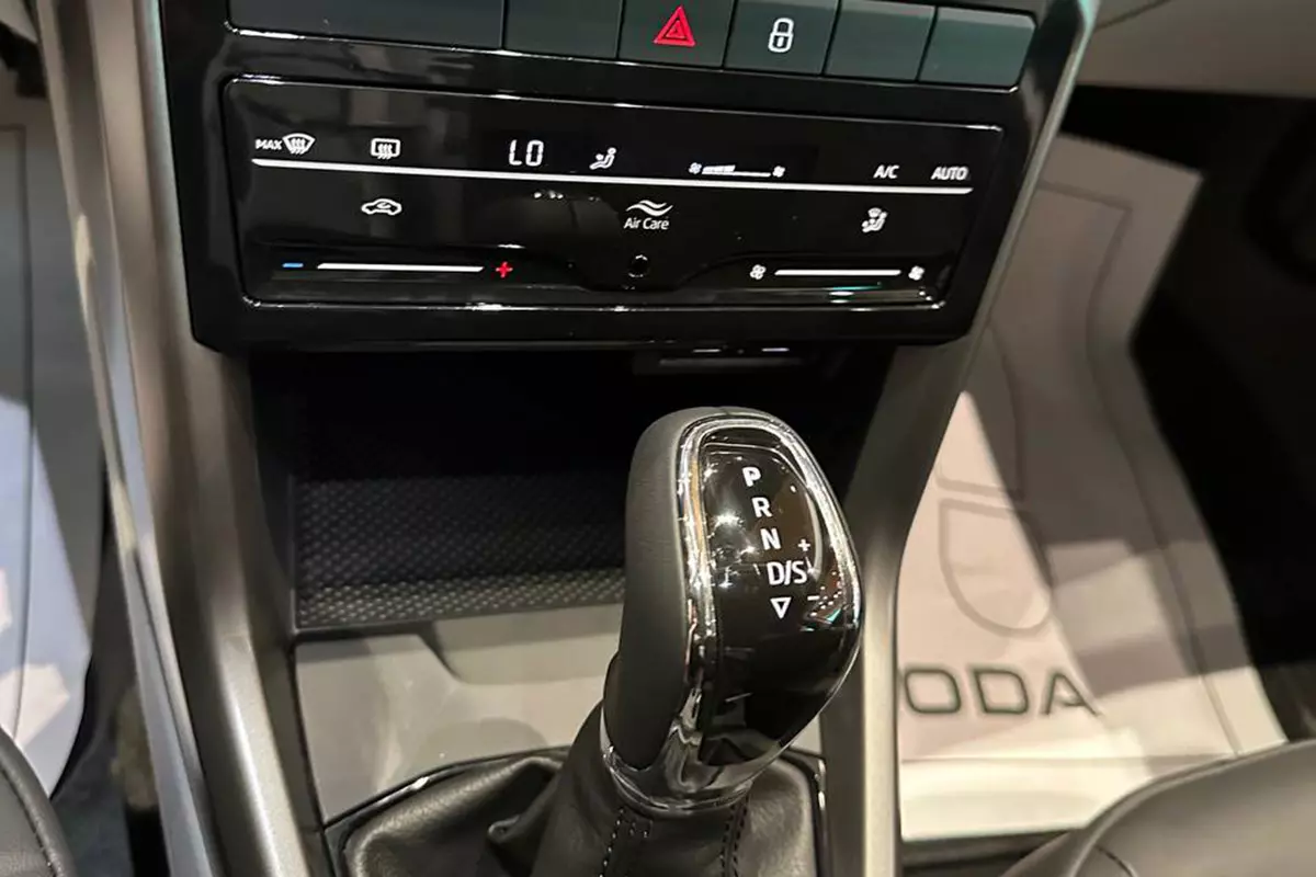 Cần số xe Skoda Kushaq . Cần số xe Skoda Kushaq