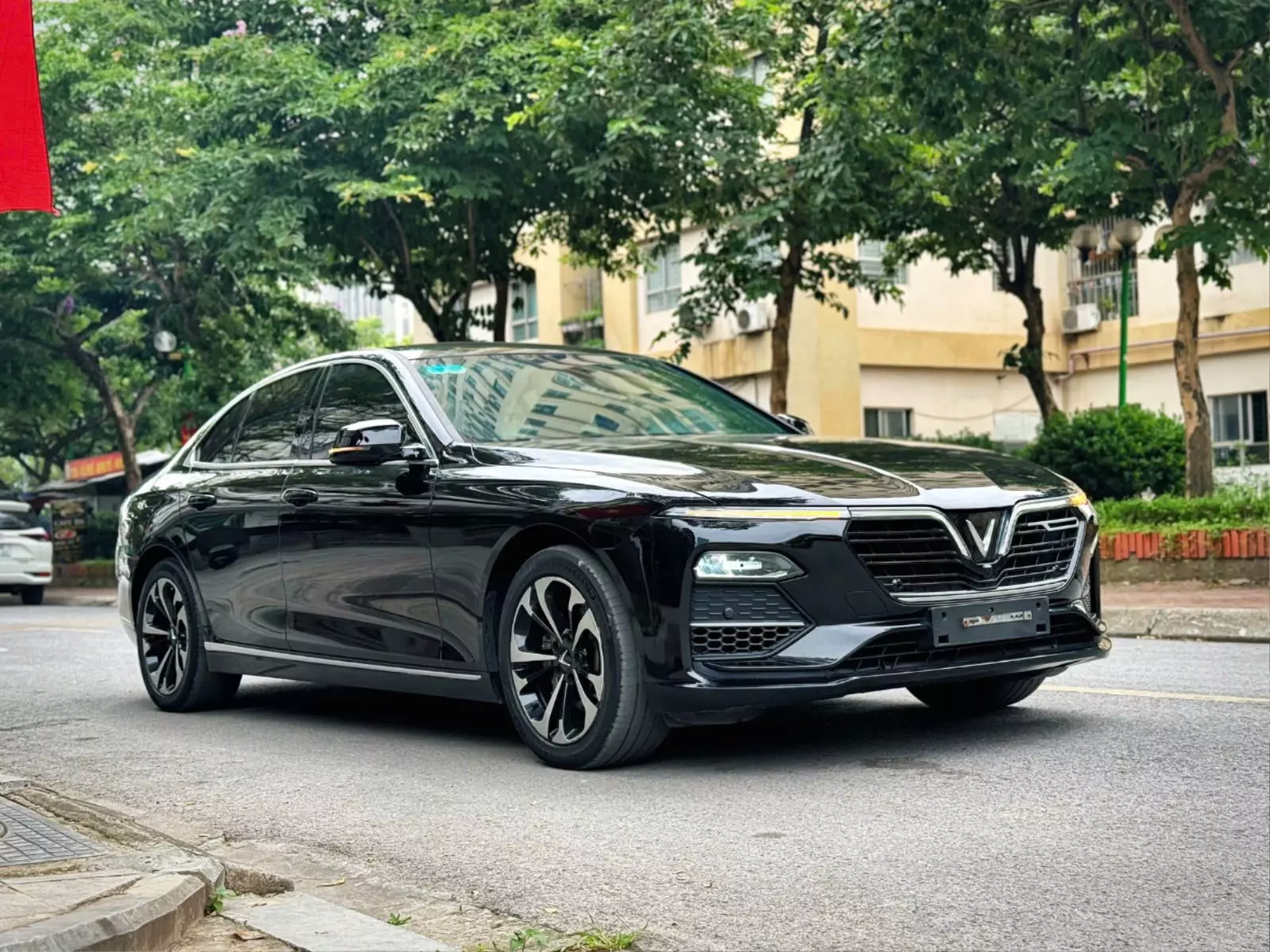 VinFast Lux A2.0 2021 .