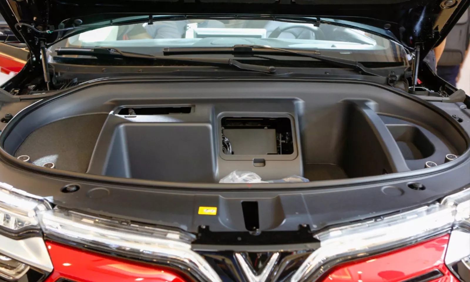 Thông số kỹ thuật VinFast VF 8 2025: Động cơ - Vận hành.