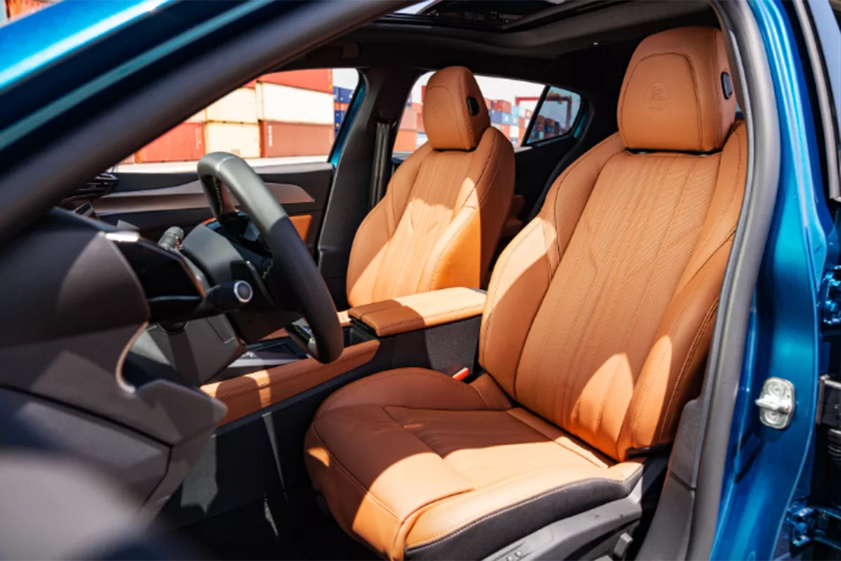 Thiết kế ghế ngồi trên xe Peugeot 408 Legend Edition 1