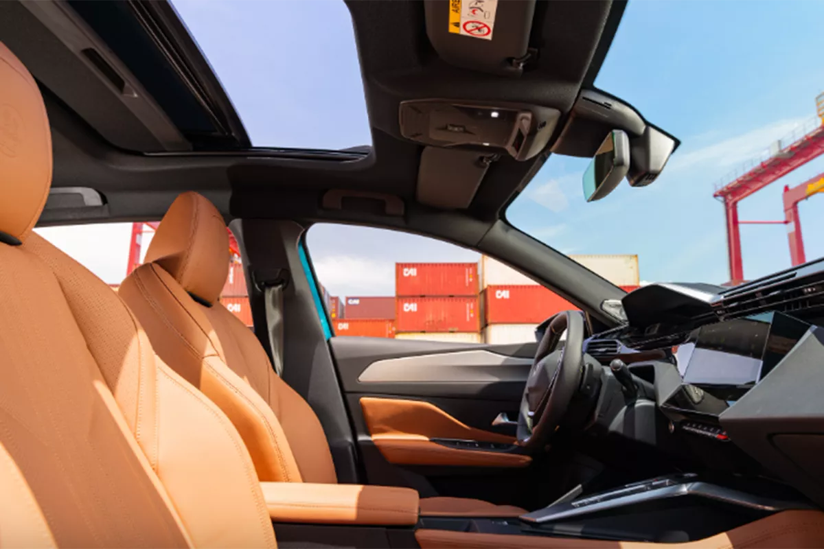 Thiết kế ghế ngồi trên xe Peugeot 408 Legend Edition 1
