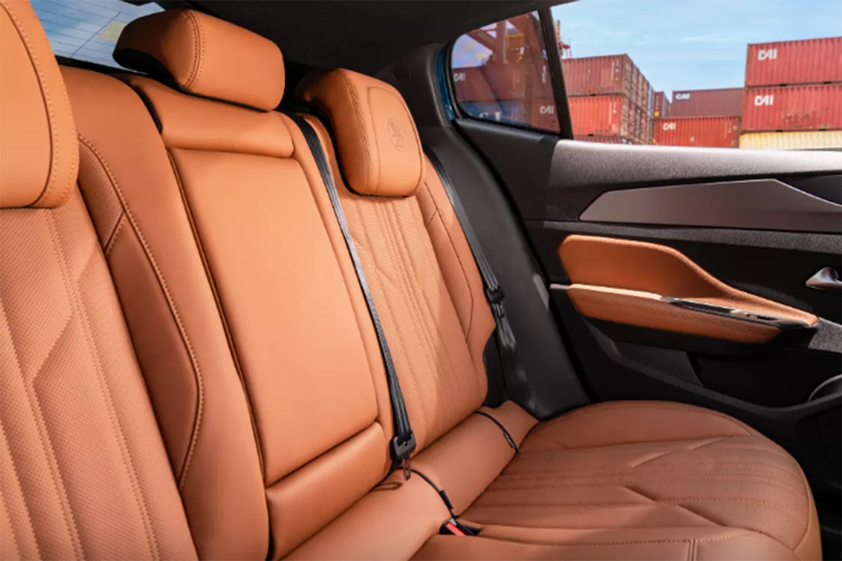 Thiết kế ghế ngồi trên xe Peugeot 408 Legend Edition 4