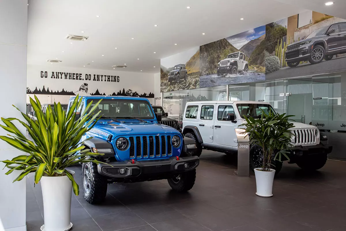 Giá xe Jeep giảm sốc, khách Việt có thể "bỏ túi" 2,6 tỷ đồng nếu chọn Grand Cherokee L 1