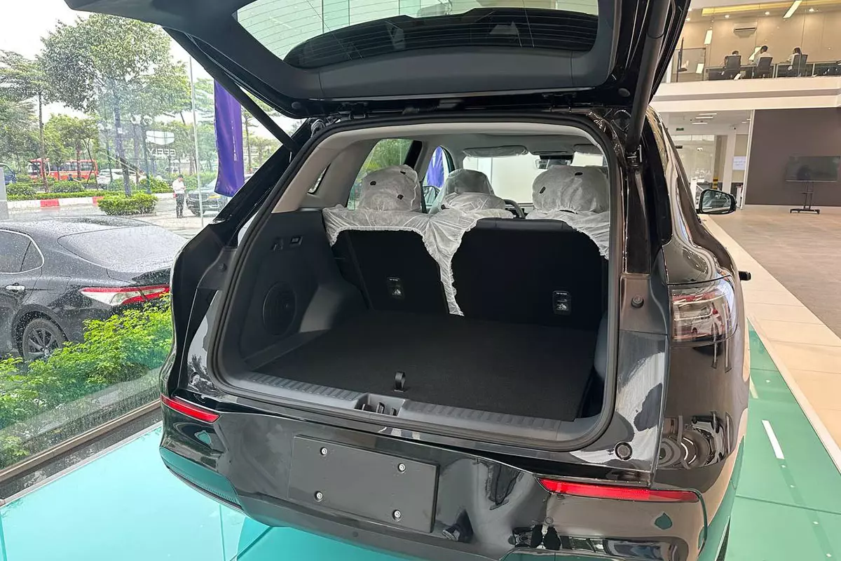 Khoang hành lý Geely EX5 1