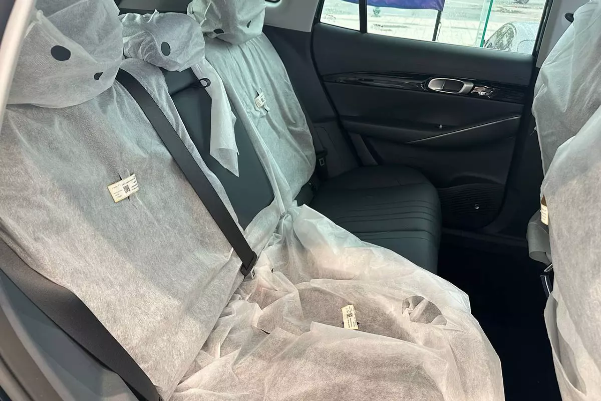 Hàng ghế sau trên xe Geely EX5 1