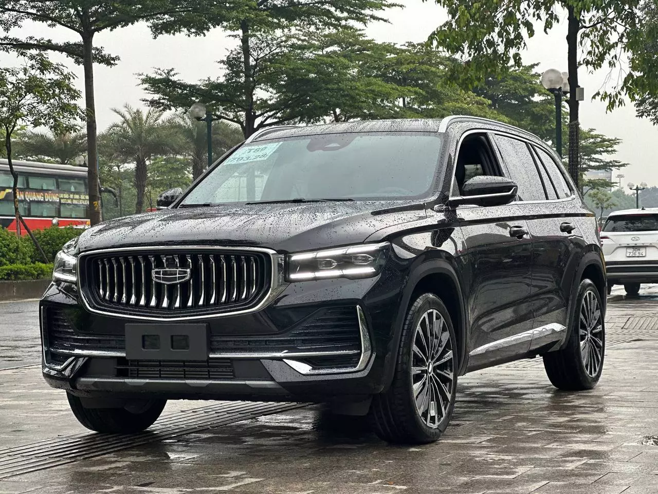 Geely Monjaro ra mắt thị trường Việt Nam với thiết kế sang trọng kiểu châu Âu, sẵn sàng cạnh tranh trong phân khúc SUV cỡ D..