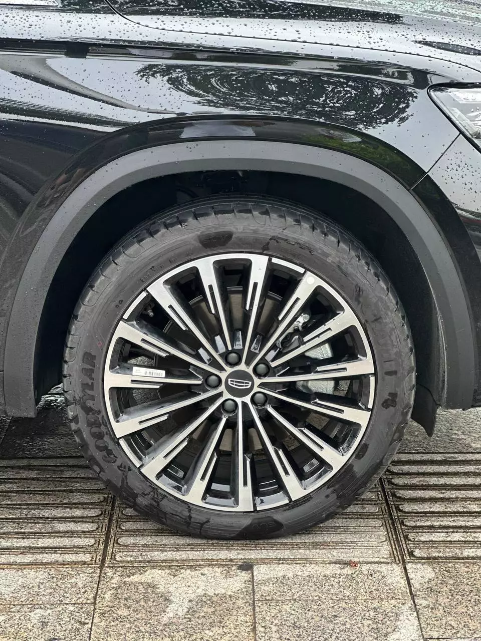 La-zăng 19 inch trên bản Premium và 20 inch trên bản Flagship tạo nên vẻ thể thao cho Monjaro..