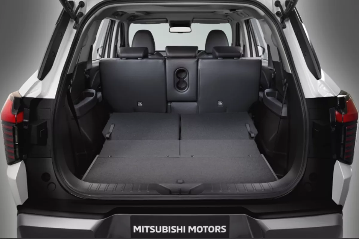Khoang hành lý rộng rãi Mitsubishi Destinator 1
