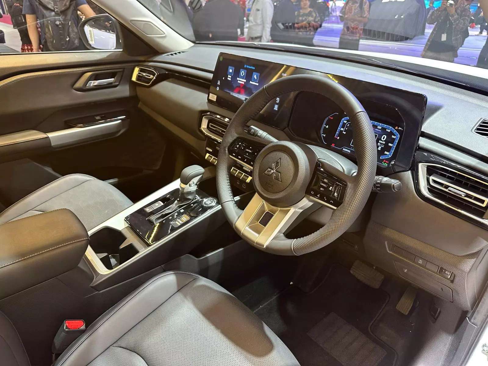 Khoang cabin rộng rãi Khoang cabin rộng rãi .