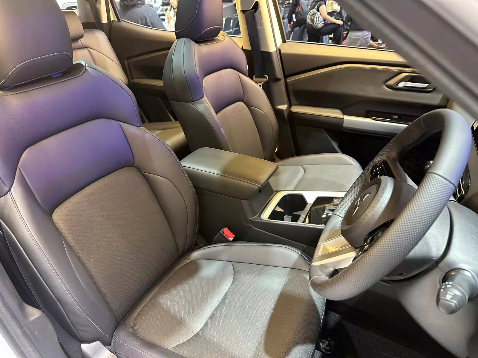 Ghế trước chỉnh điện Ghế trước chỉnh điện.