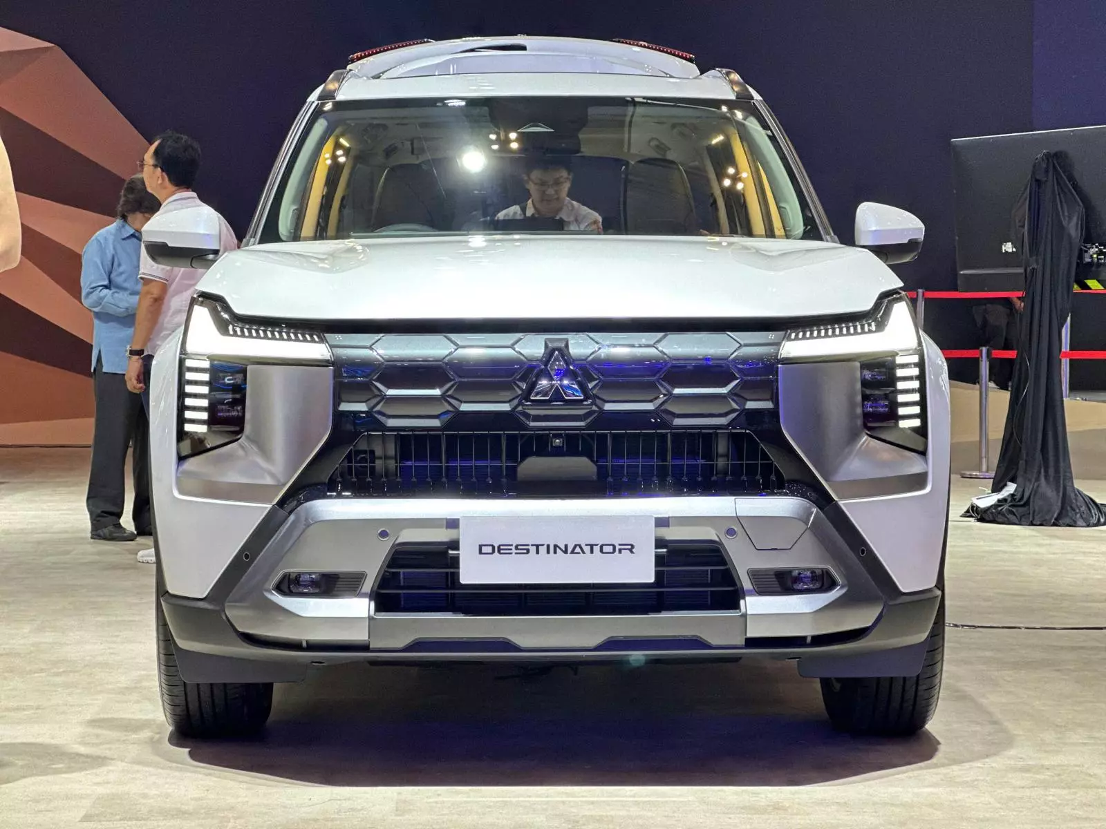 Ngôn ngữ thiết kế Dynamic Shield đặc trưng Ngôn ngữ thiết kế Dynamic Shield đặc trưng.