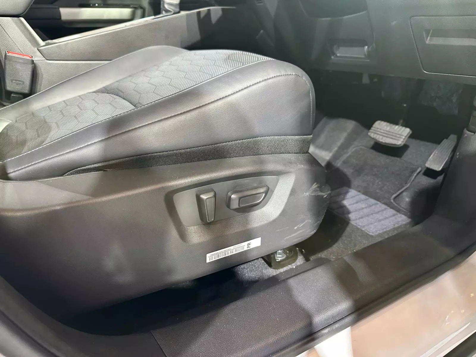 có tính năng chỉnh điện có tính năng chỉnh điện.