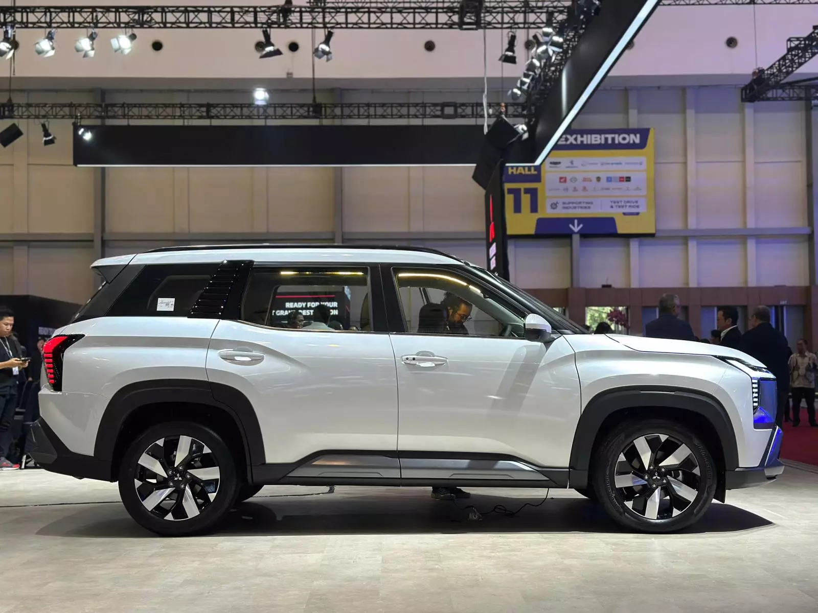 Kích thước Mitsubishi Destinator lớn hơn Mazda CX-5 và cả Honda CR-V Kích thước Mitsubishi Destinator lớn hơn Mazda CX-5 và cả Honda CR-V.