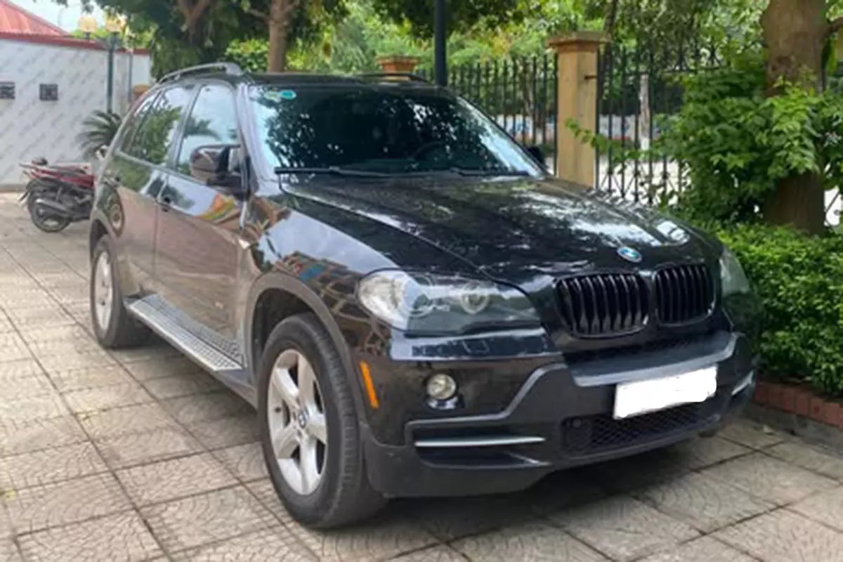 BMW X5 sở hữu vẻ ngoài sang trọng, từng được nhiều người ưa chuộng. 1