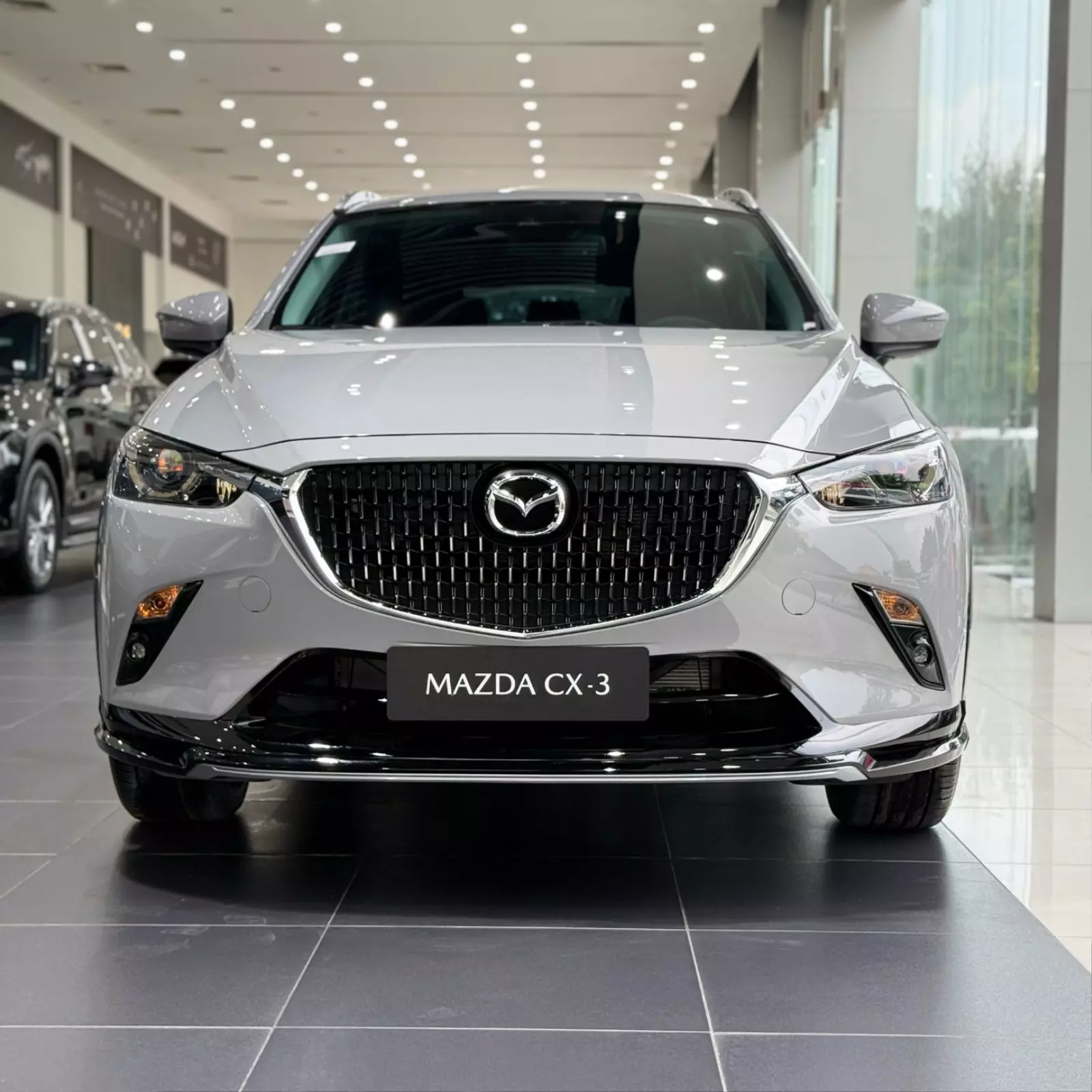 Đầu xe Mazda CX-3 màu xám tại đại lý Đầu xe Mazda CX-3 màu xám tại đại lý.