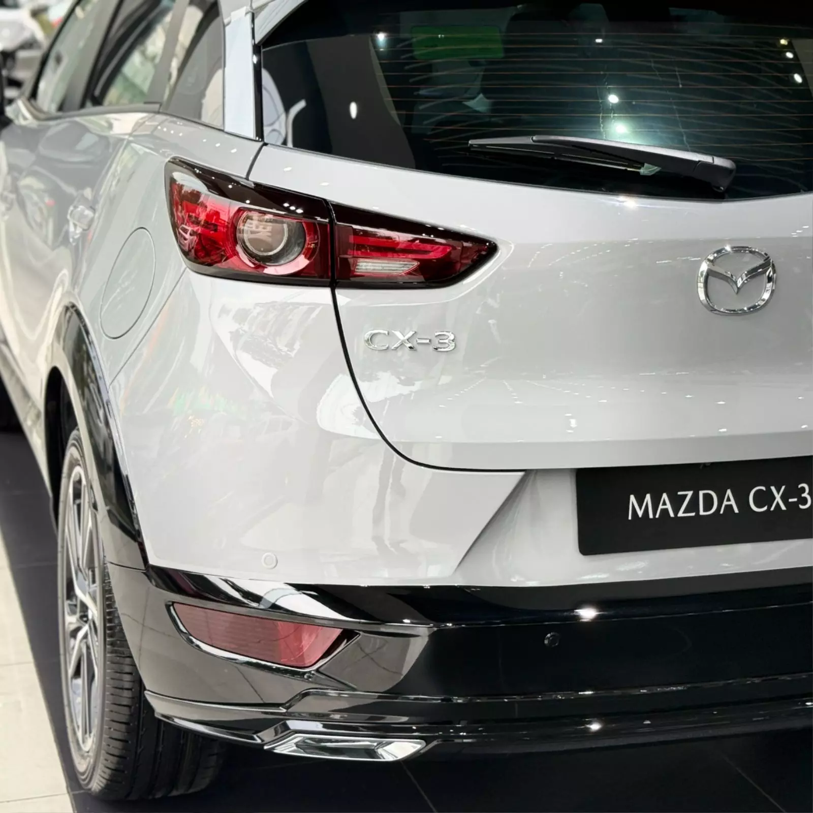 Đèn hậu LED trên xe Mazda CX-3 màu xám Đèn hậu LED trên xe Mazda CX-3 màu xám .