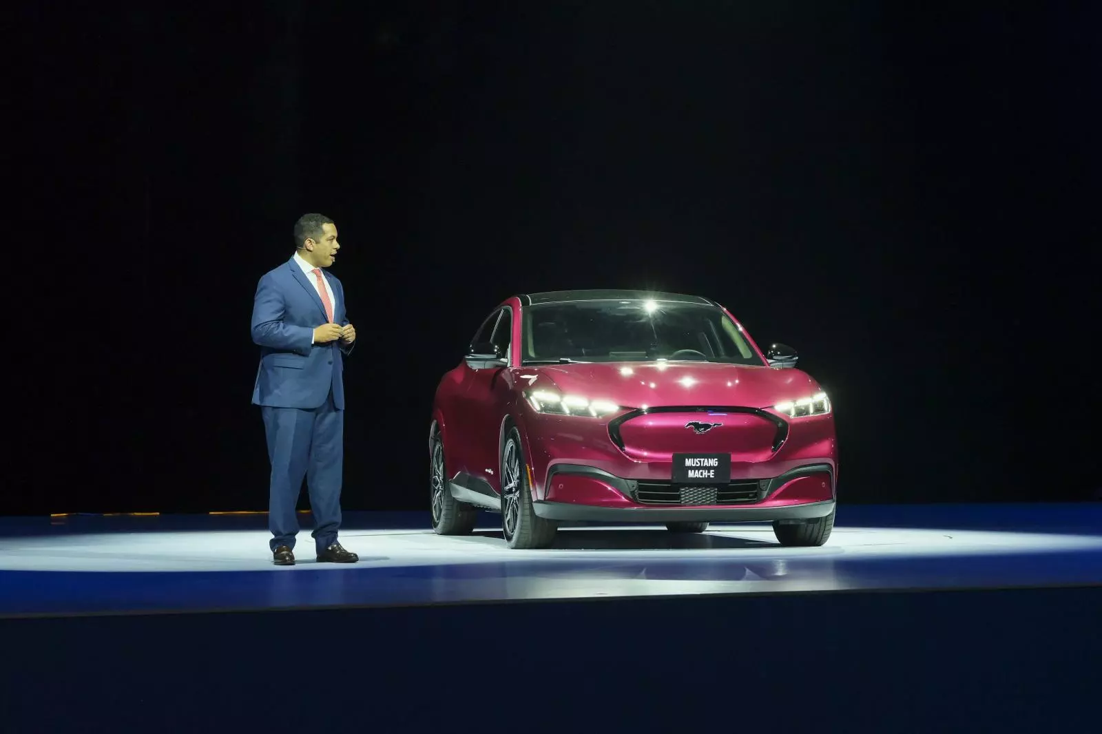 Ford Việt Nam đánh dấu kỷ nguyên mới với mẫu SUV điện đầu tiên - Mustang Mach-E công suất 395 mã lực.