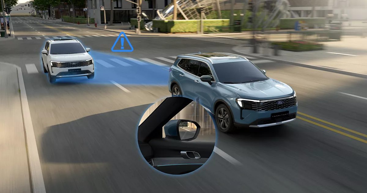 Gương chiếu hậu trong xe tích hợp camera truyền hình ảnh trực tiếp.