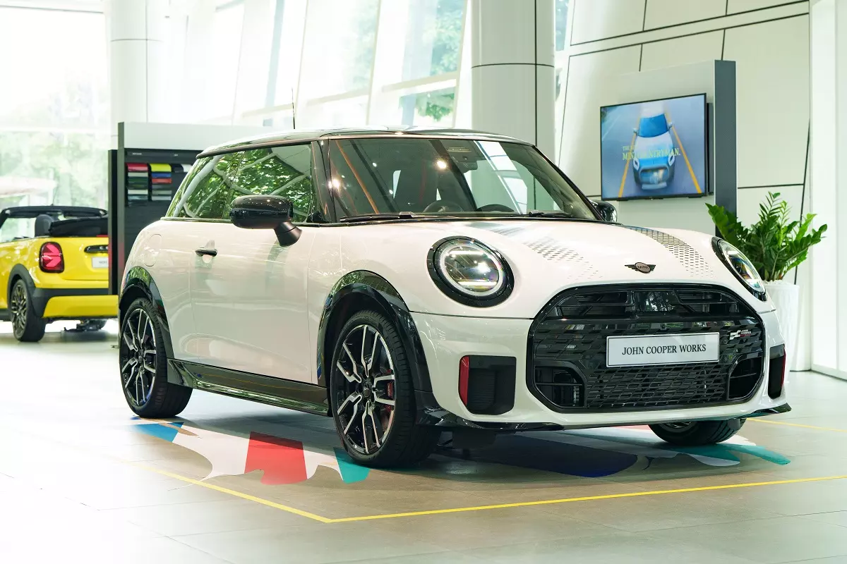 MINI John Cooper Works MINI John Cooper Works.